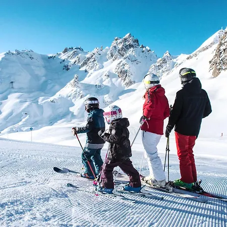 Confortable 2 Pieces + Cabine, Animaux Admis, Skis Aux Pieds - Fr-1-182a-11 * Courchevel